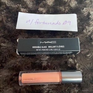 MAC Huggable Glass Lipgloss in Kind Kiss EUC